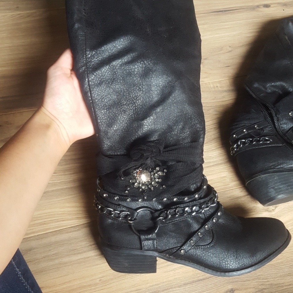 NOT RATED brand black boots